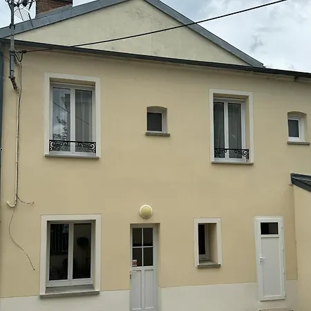 La Petite Maison De La Gare Nemours